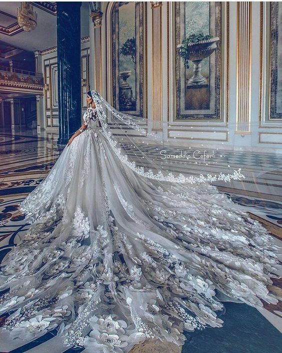 مدل لباس عروس با دامن دنباله دار جدید و بسیار شیک 2019