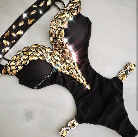 مدل لباس زیر ست شورت لامبادا با سوتین نگین دار مجلسی 2019