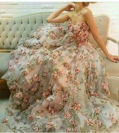 مدل لباس نامزدی و حنابندان با رنگ های شاد و گل های برجسته